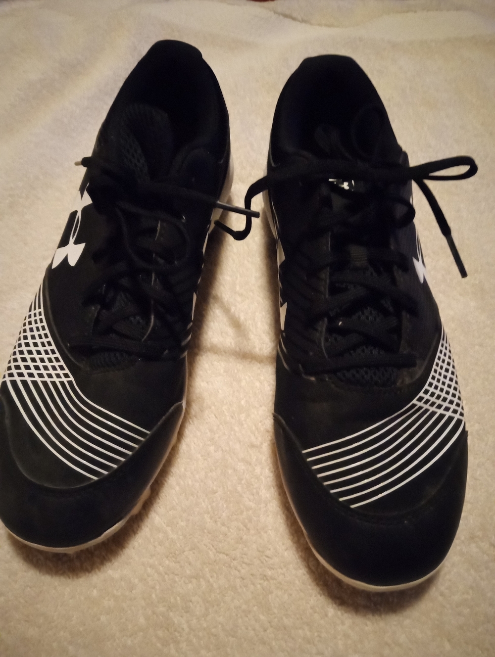 CLEATS Under Armour Men’s Size 9.5 Black and White Athletic Shoes